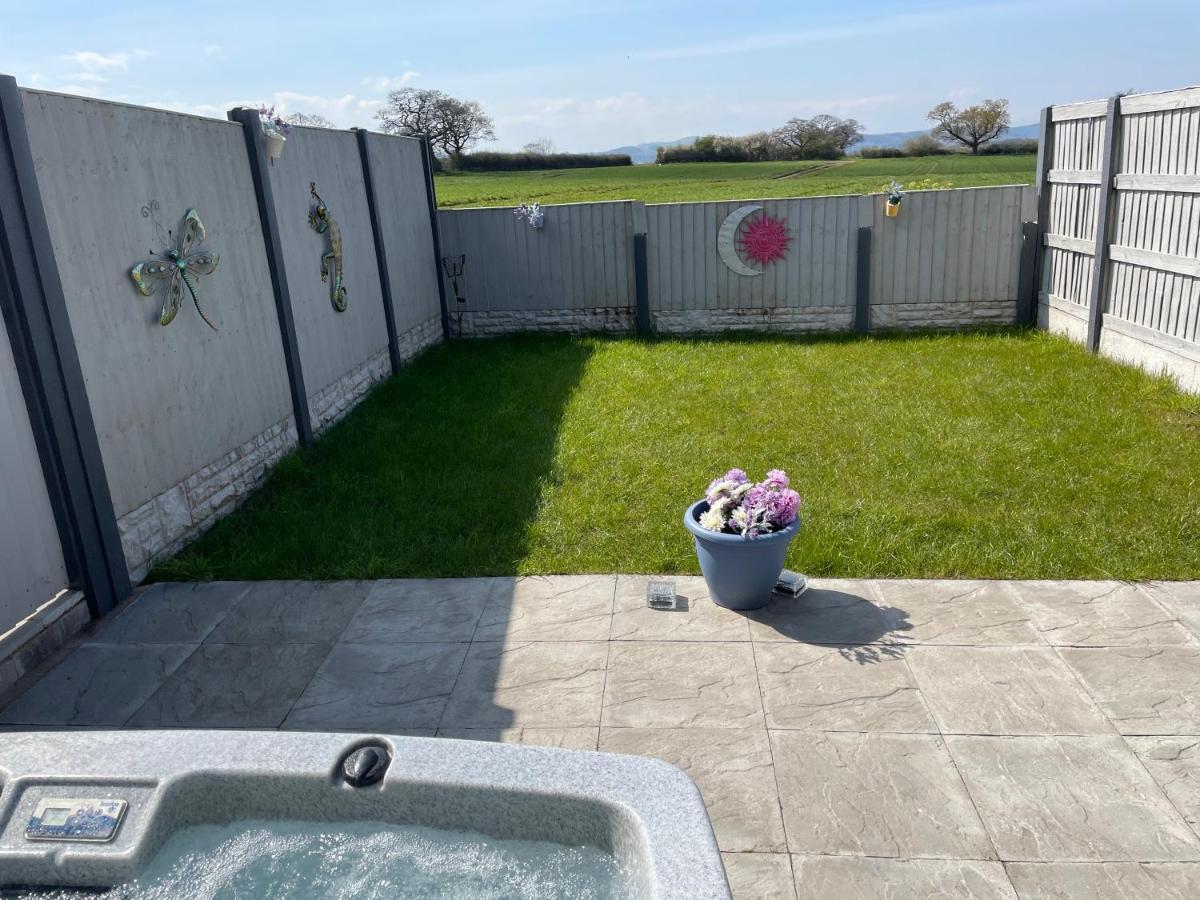 Dwylig Isa Holiday Cottages Rhuddlan Exterior foto