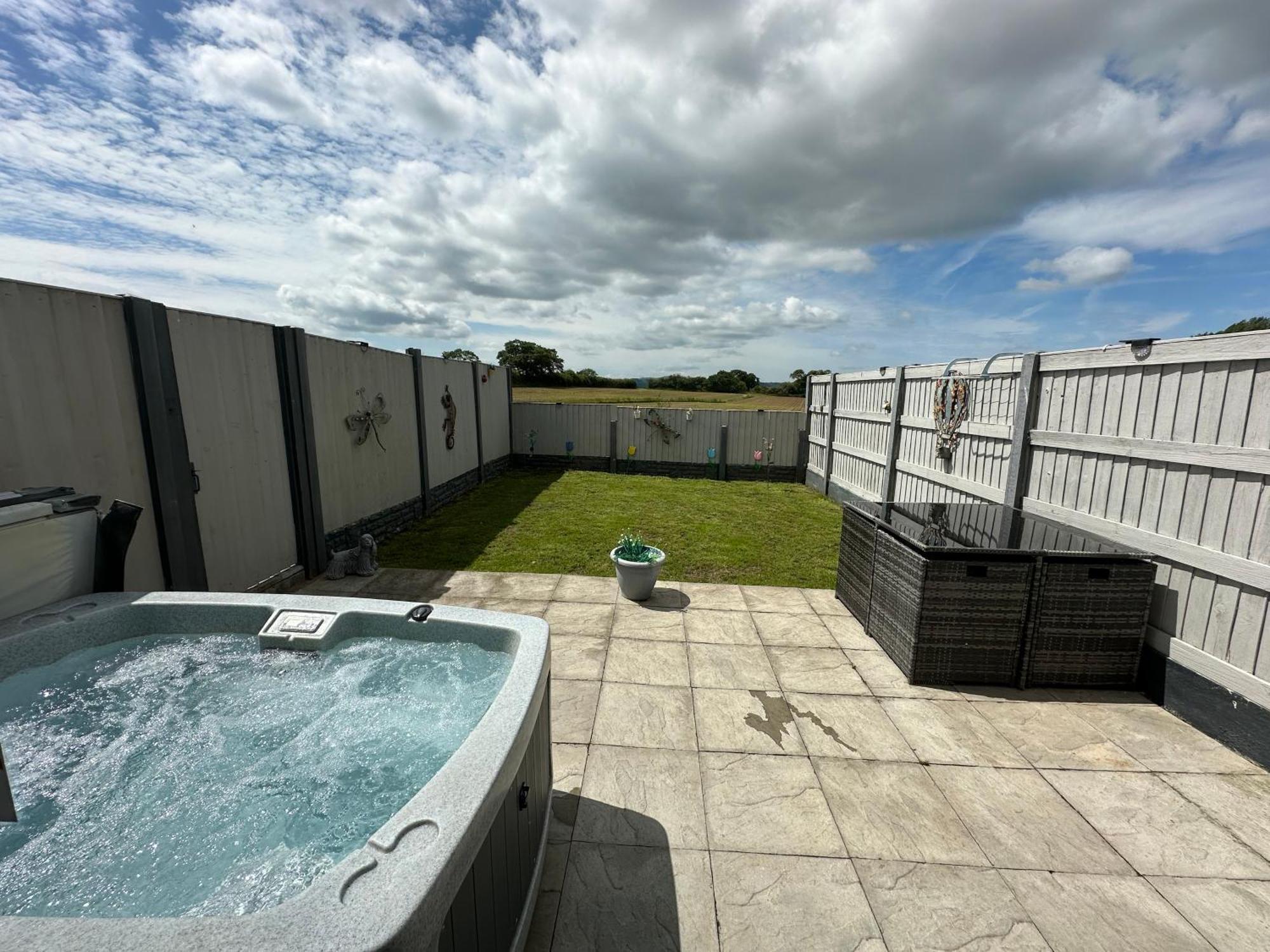 Dwylig Isa Holiday Cottages Rhuddlan Exterior foto